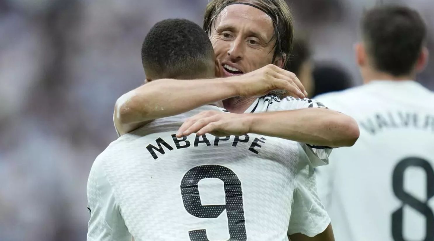 مبابي قد يتولى رقم مودريتش