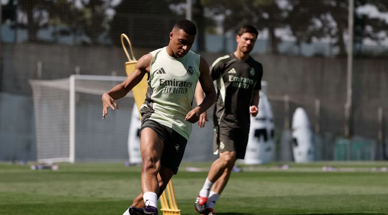 Mbappe trains under Xabi Alonso.