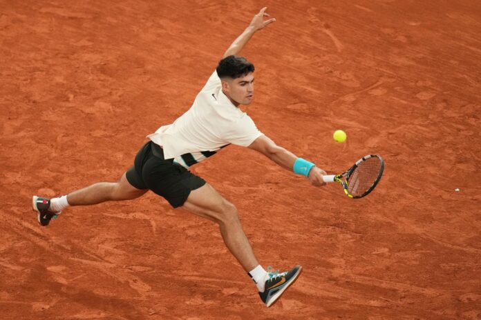 French Open: Alcaraz, Swiatek and Sabalenka reach third round