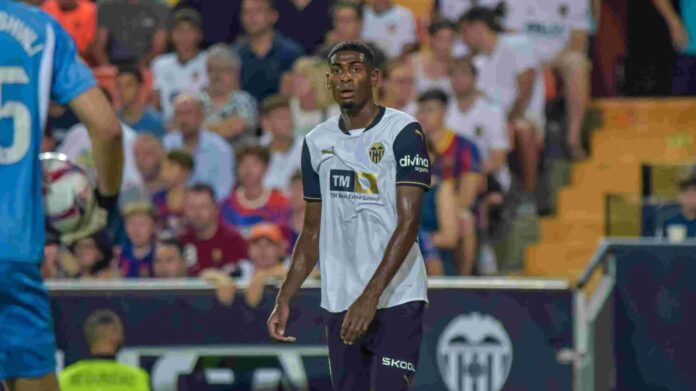 Arsenal make shock move for Spain under-21 centre-back