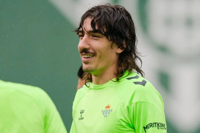 Bellerín hace oídos sordos a los rumores y acelera su recuperación