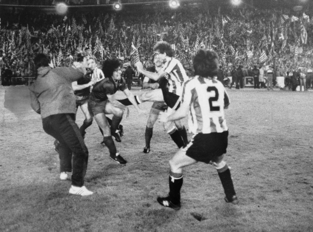 غويكويتشيا يعتدي على مارادونا في نهائي كأس الملك 1984