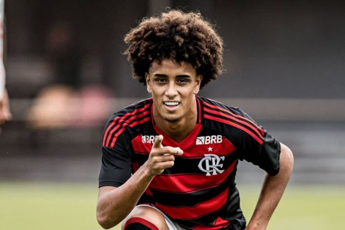 Barcelona enquire about 17-year-old Flamengo talent