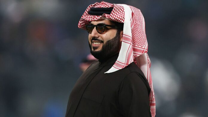 آل الشيخ يعلن طرح تذاكر نزال لقب العالم بين كانيلو وكروفورد