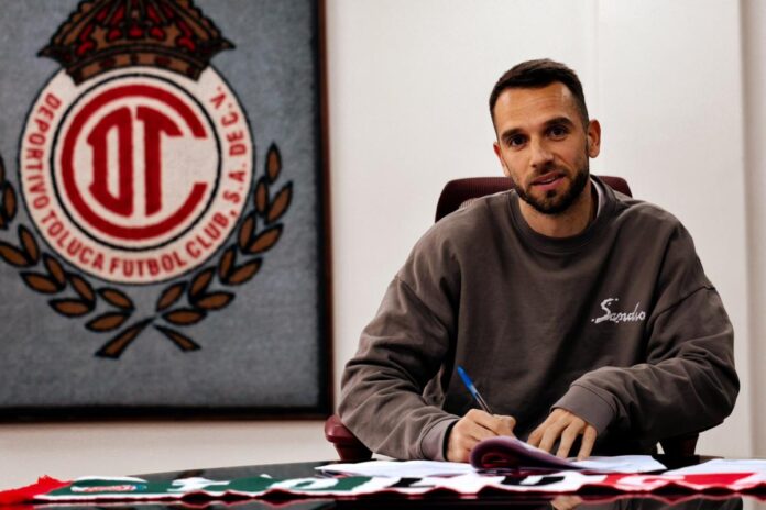 Pau López llega hoy a Sevilla para cerrar su fichaje por el Betis
