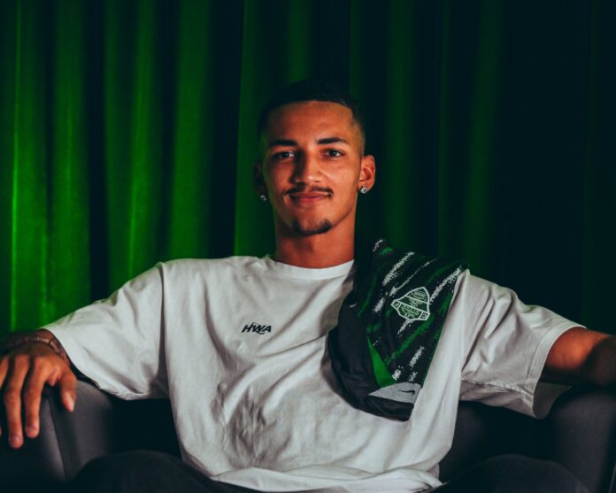 Real Madrid finalise deal for 21-year-old forward