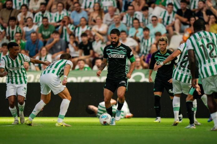 El Betis sufre para imponerse a un buen Córdoba a media luz