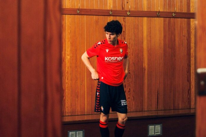 Osasuna presenta su primera camiseta para la próxima temporada