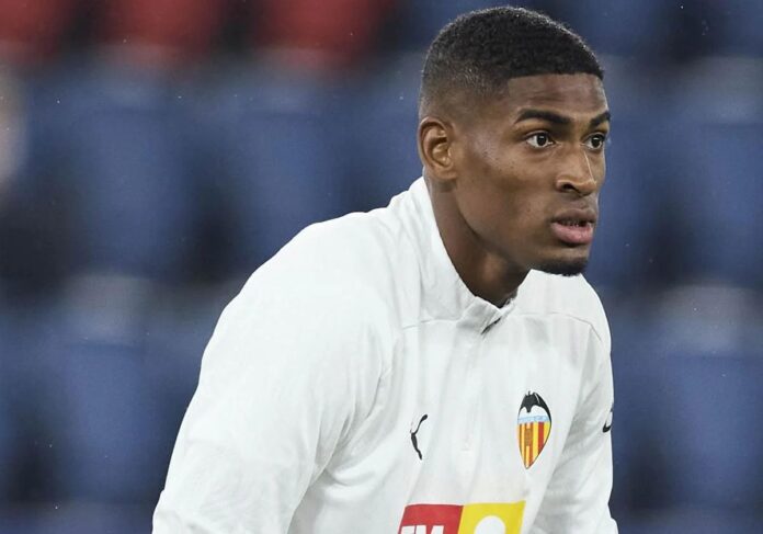 Valencia make fresh contract offer to Arsenal target Cristhian Mosquera