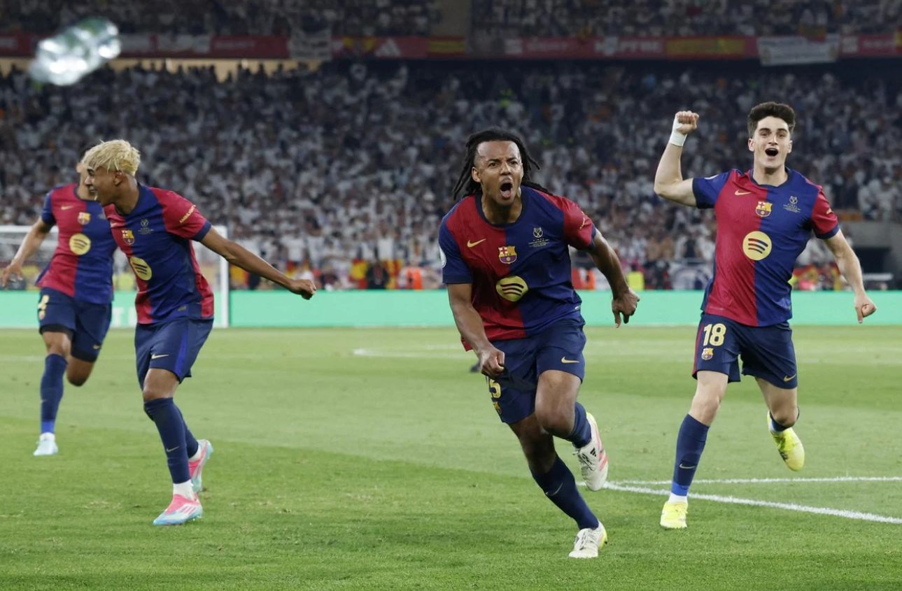 كوندي يحتفل بالفوز بكأس ملك إسبانيا