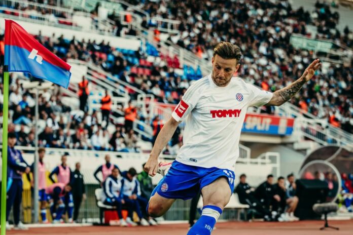 Iconic Barcelona and Sevilla midfielder announces retirement at 37