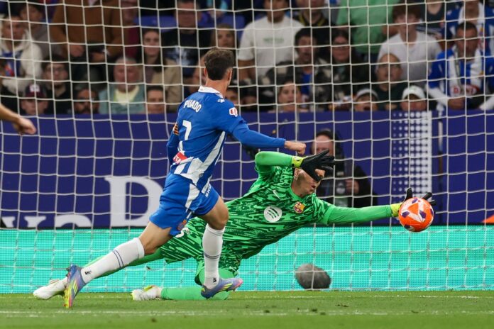 Barcelona announce new two-year deal for veteran