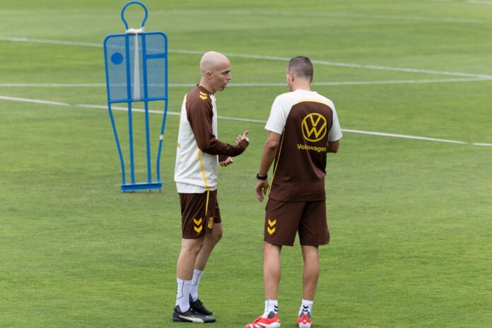 Las Palmas captain begins preseason with all clear after second battle with cancer