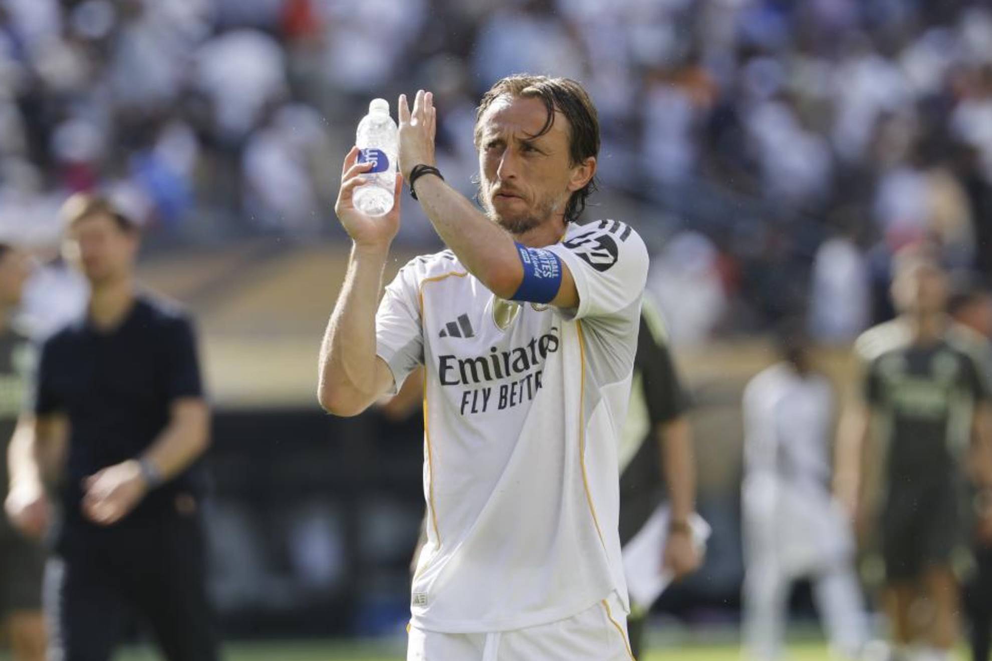 مودريتش يشكر الجماهير بعد آخر مباراة له مع ريال مدريد