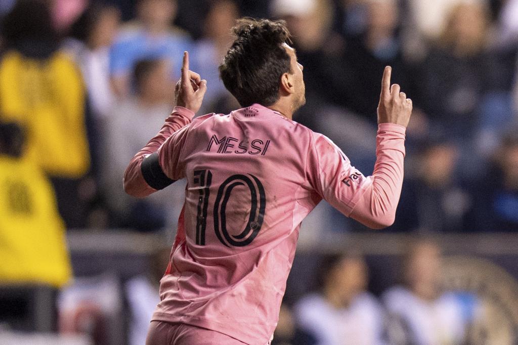 ميسي يحتفل بهدف مع إنتر ميامي