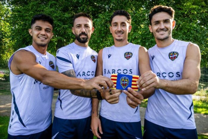 El Levante premia a Brugué y Elgezabal con la capitanía