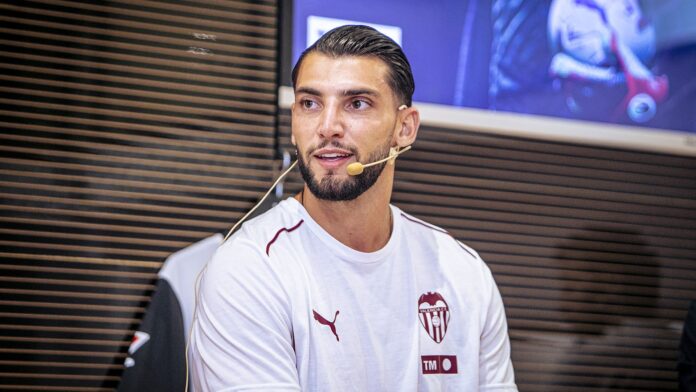 La Liga new boys Elche land two international stars