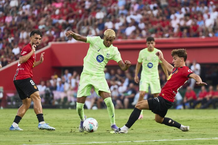 Former Real Madrid star issues Lamine Yamal warning to Barcelona head coach Hansi Flick