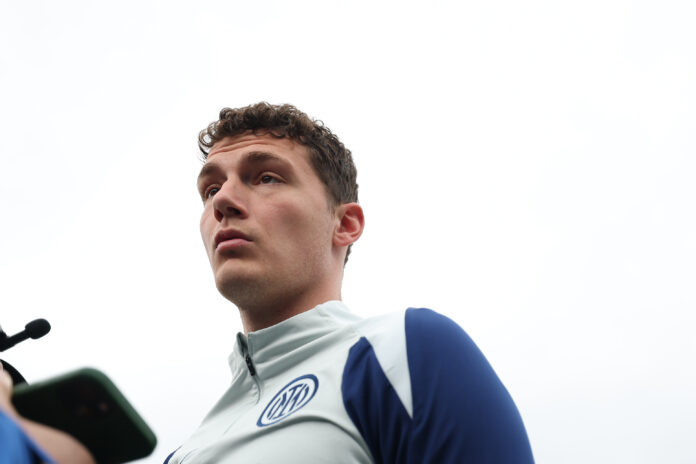 Barcelona offered chance to sign Serie A defender with 55 international caps