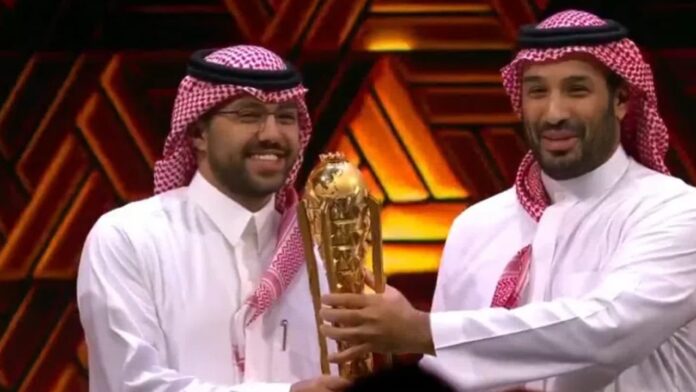 ولي العهد يتوج فريق “فالكونز” بكأس العالم للرياضات الإلكترونية 2025 .. فيديو