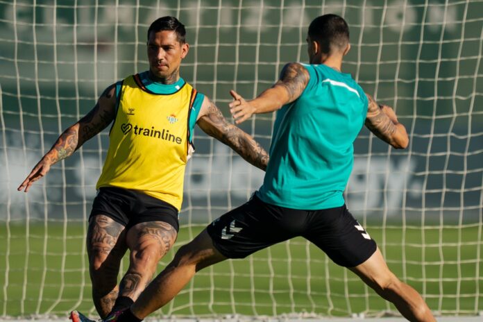 Real Betis could lose forward with negotiations progressing for exit