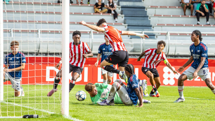 El Athletic juvenil eseña el camino y gana con claridad al Arsenal