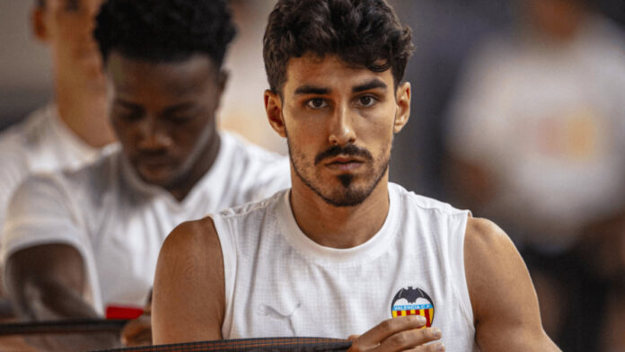 André Almeida tendrá el aumento que reclamaba al Valencia