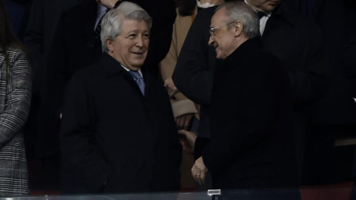 Un derbi caliente en la grada, pero frío y distante en el palco