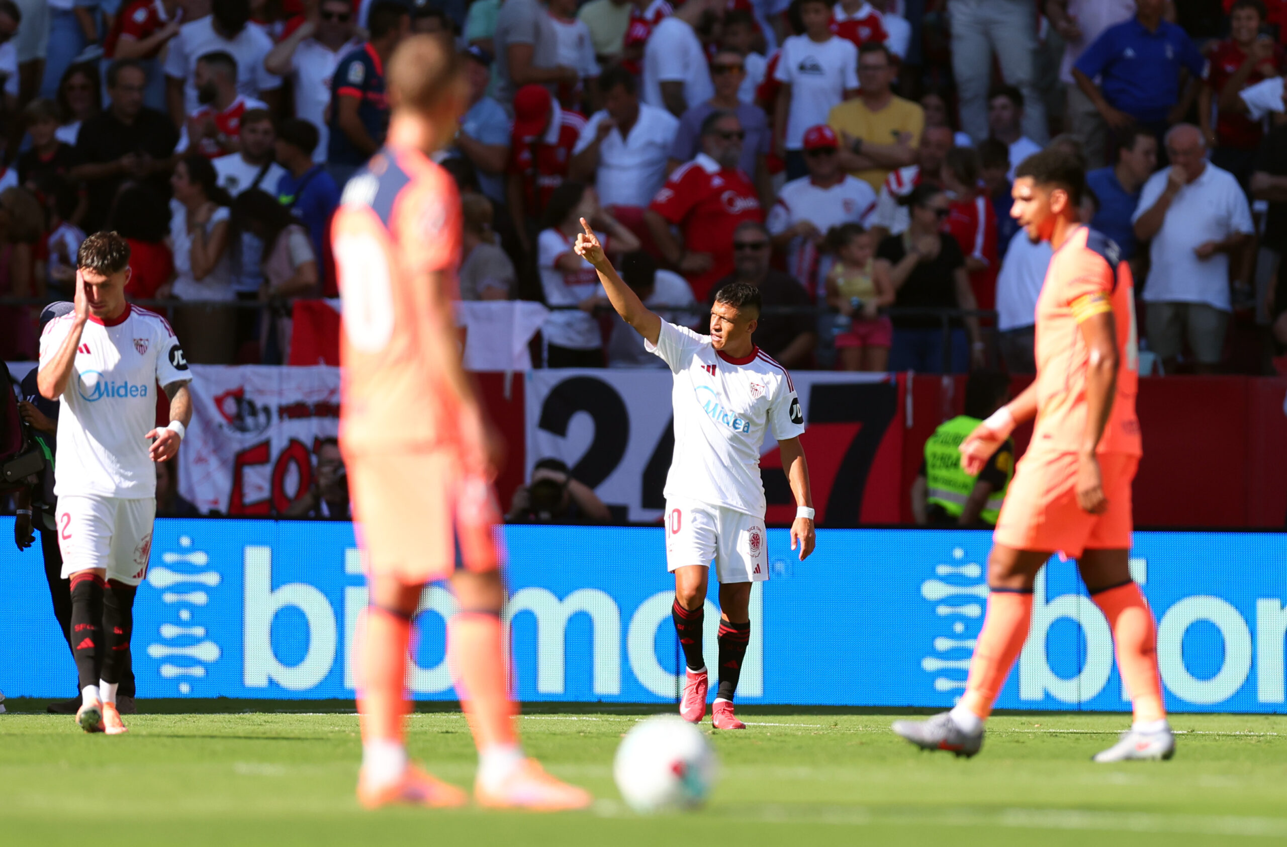 احتفال أليكسيس سانشيز ضد برشلونة.