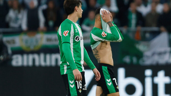 El lamento de Antony tras su expulsión: “Qué pena, una jugada completamente involuntaria…”