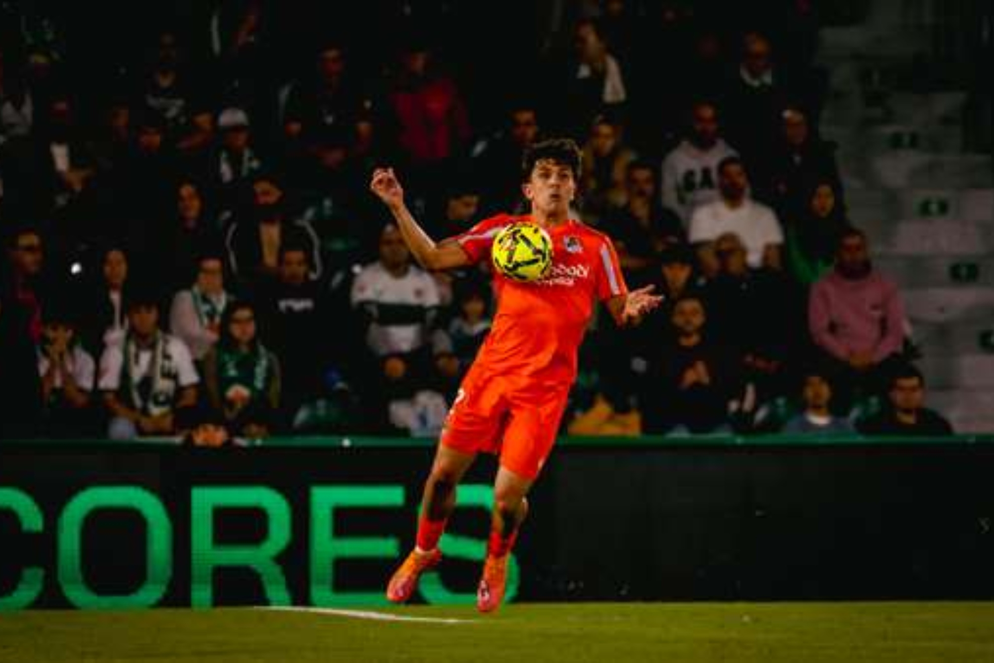 جون ميكيل أرامبورو خلال مباراة ضد إلتشي في ملعب مارتينيز فاليرو