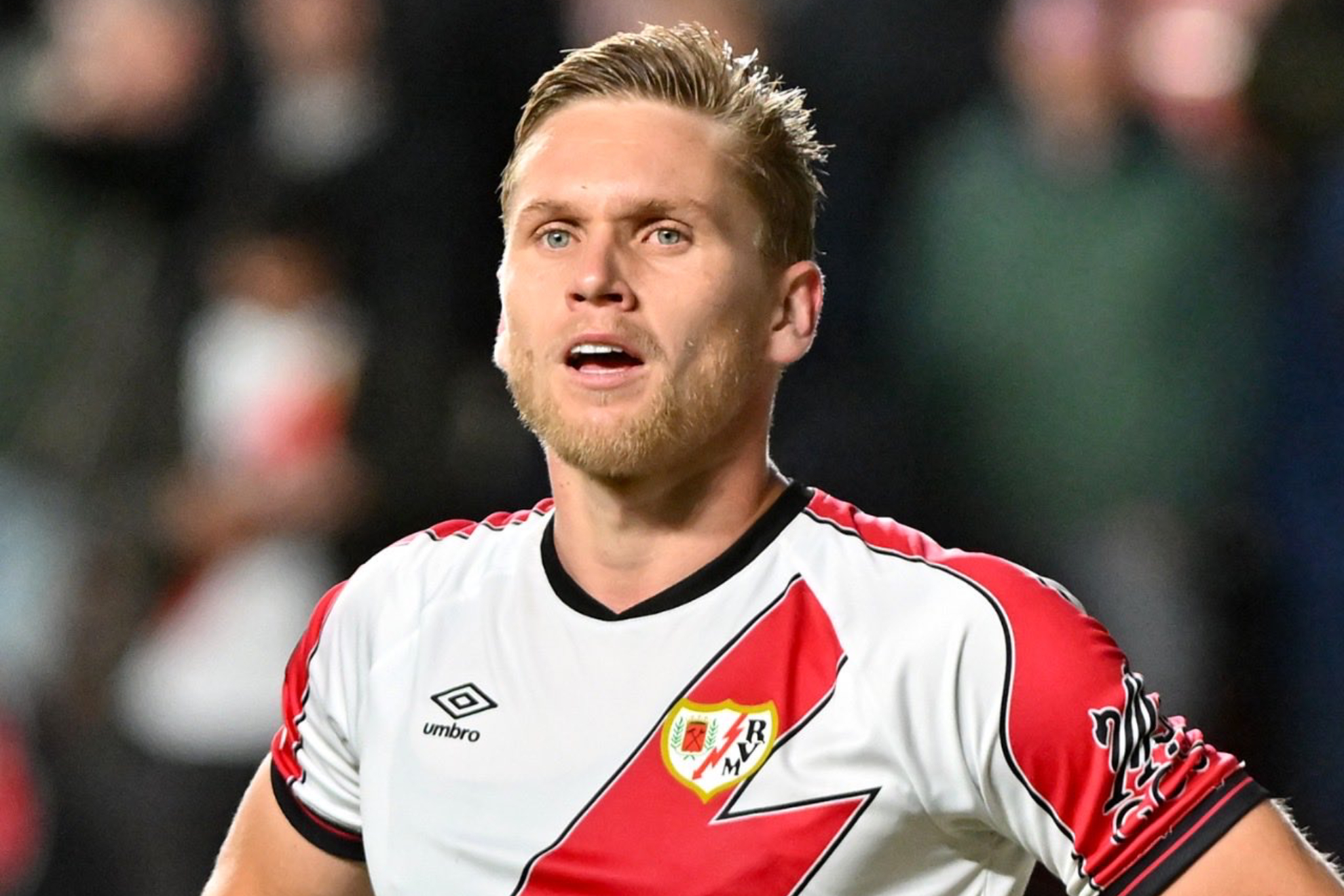 أليماو خلال مباراة ضد ليخ بوزنان