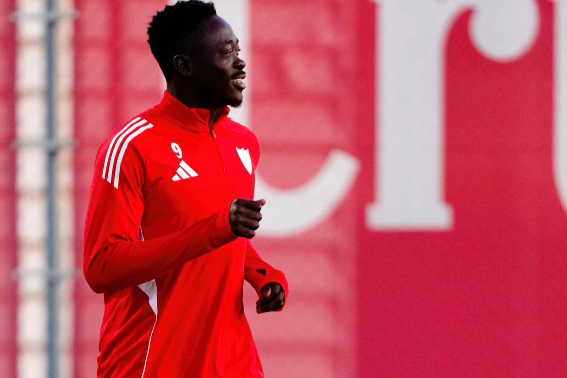 أكور آدامز يتدرب في المدينة الرياضية