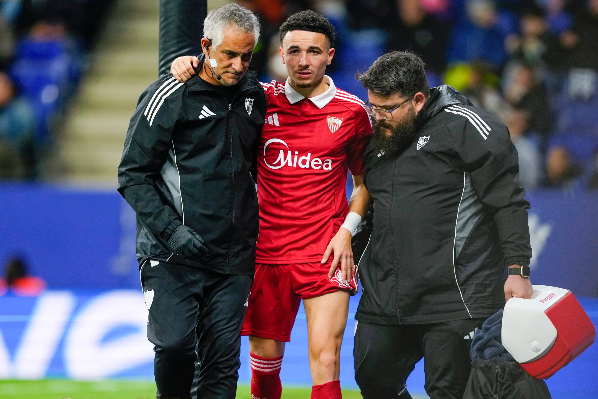 فارغاس يغادر الملعب مصاباً خلال مباراة إسبانيول