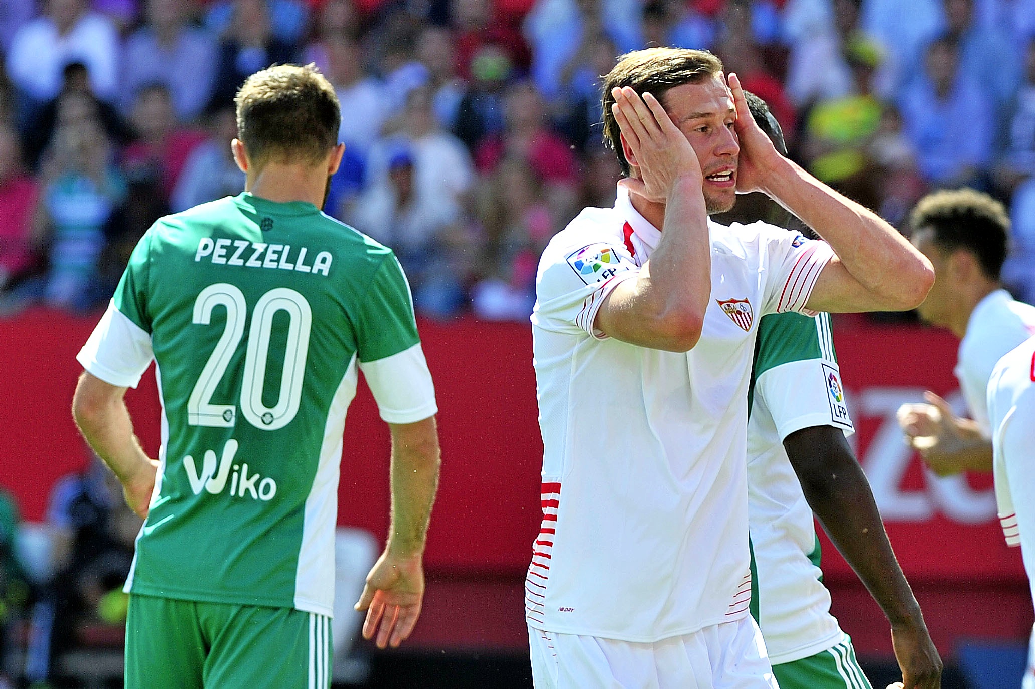 كريتشوفيك في ديربي إشبيلية