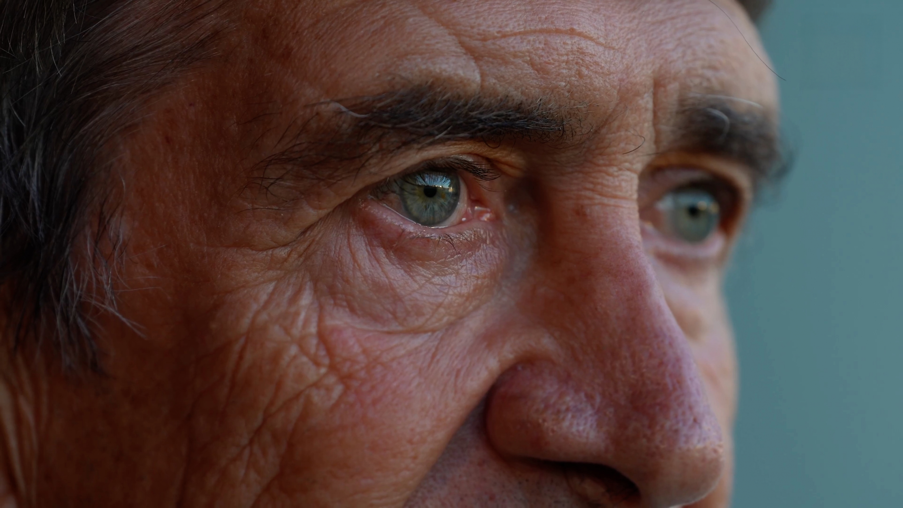 بيليغريني في فيديو إعلان تجديد عقده