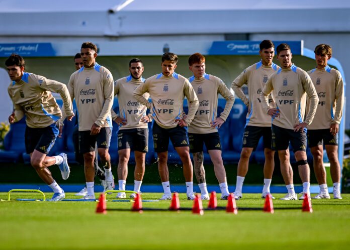 Atletico Madrid competing with Chelsea to sign Argentina international