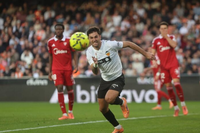 COLUMN: Is there an oasis in the desert for the ailing Valencia?