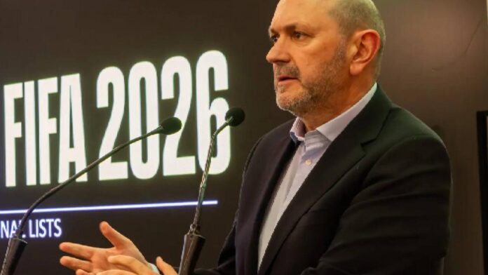 Louzán se muestra orgulloso de los árbitros y pide comprensión a su labor