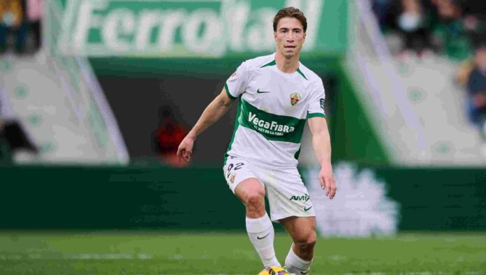 Manchester United linked with €30m breakout defender making waves in La Liga