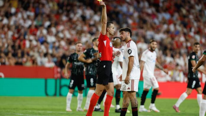 Rebajar el número de tarjetas, uno de los propósitos del Sevilla