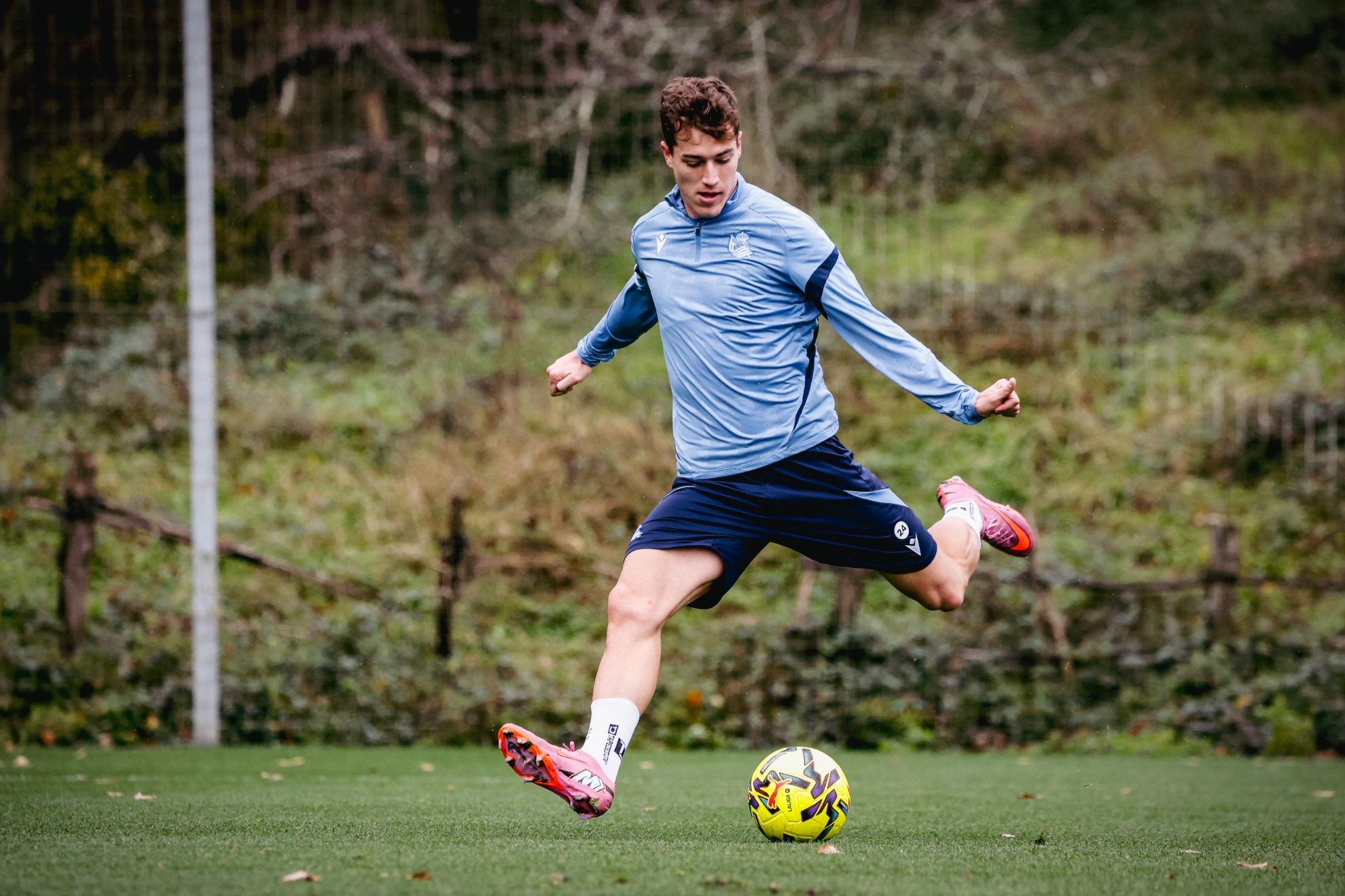 لوكا سوسيتش يسدد على المرمى خلال تدريب يوم الخميس في زوبييتا