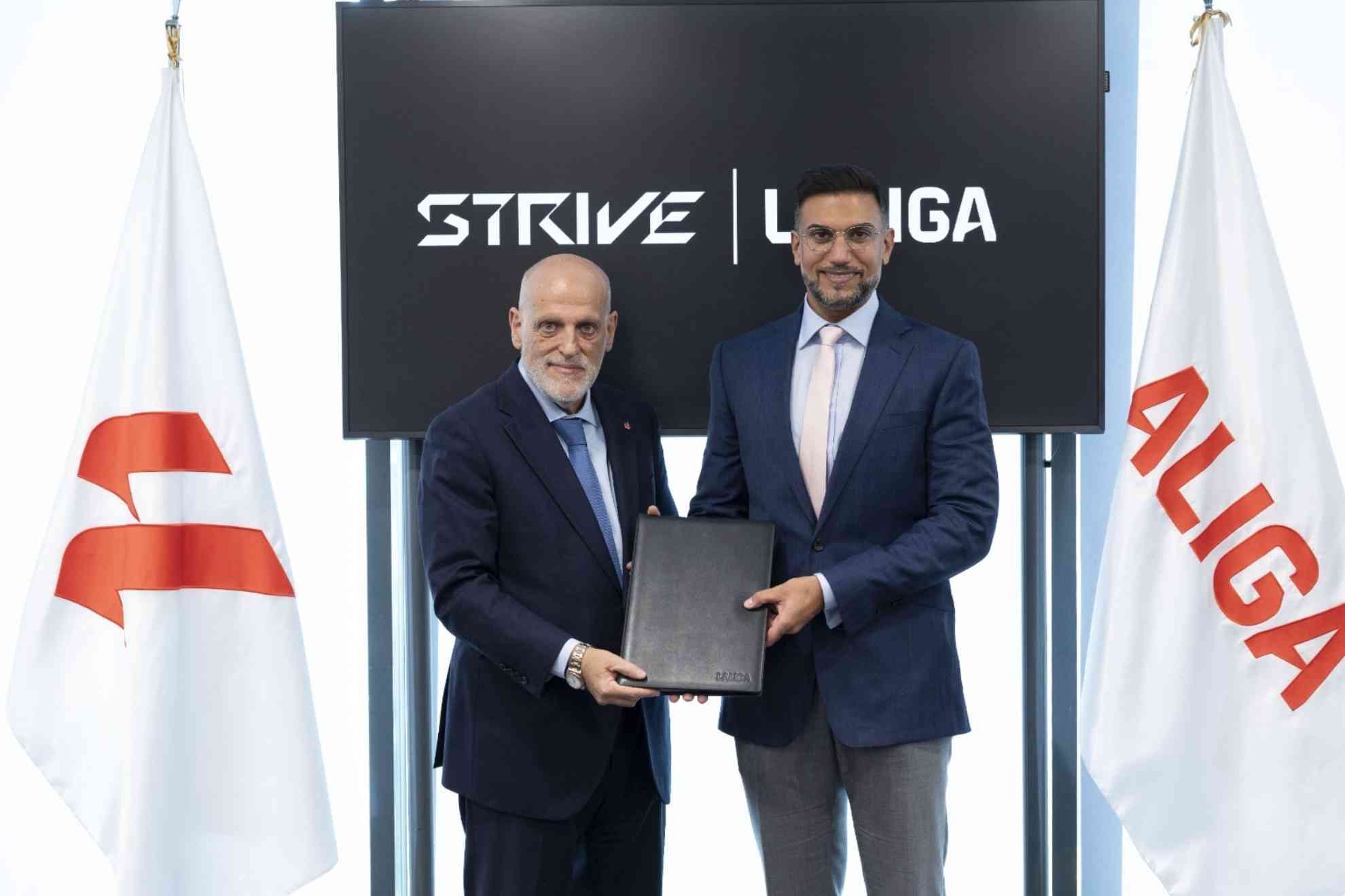خافيير تيباس رئيس الليغا مع عبد الله الزين رئيس STRIVE Sports & Entertainment