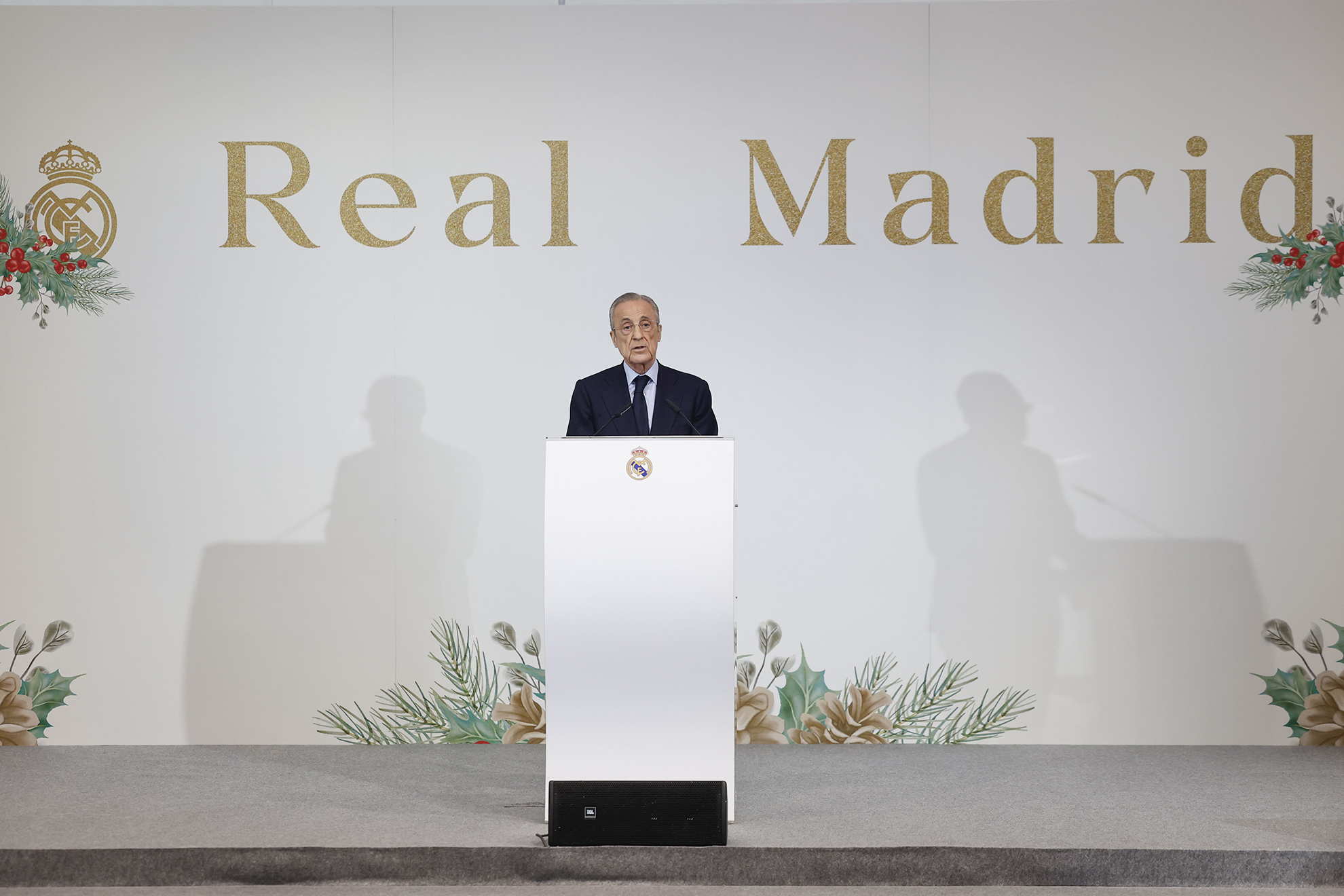 رئيس ريال مدريد فلورنتينو بيريز يتحدث في كأس عيد الميلاد للنادي