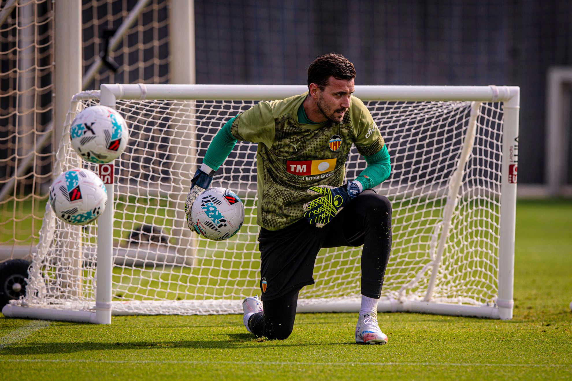 ستولي ديميتريفسكي خلال تدريب مع فالنسيا هذا الموسم