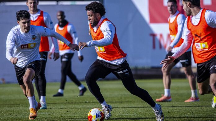 El Valencia prepara el partido de Copa ante el Burgos sin Tárrega ni Gayá