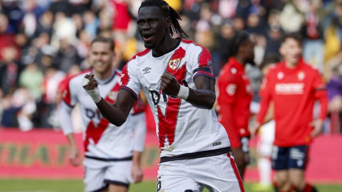 Estalla la polémica en el Rayo Vallecano con Pathe Ciss y su ‘retuit’: “Vaya club de mierda”