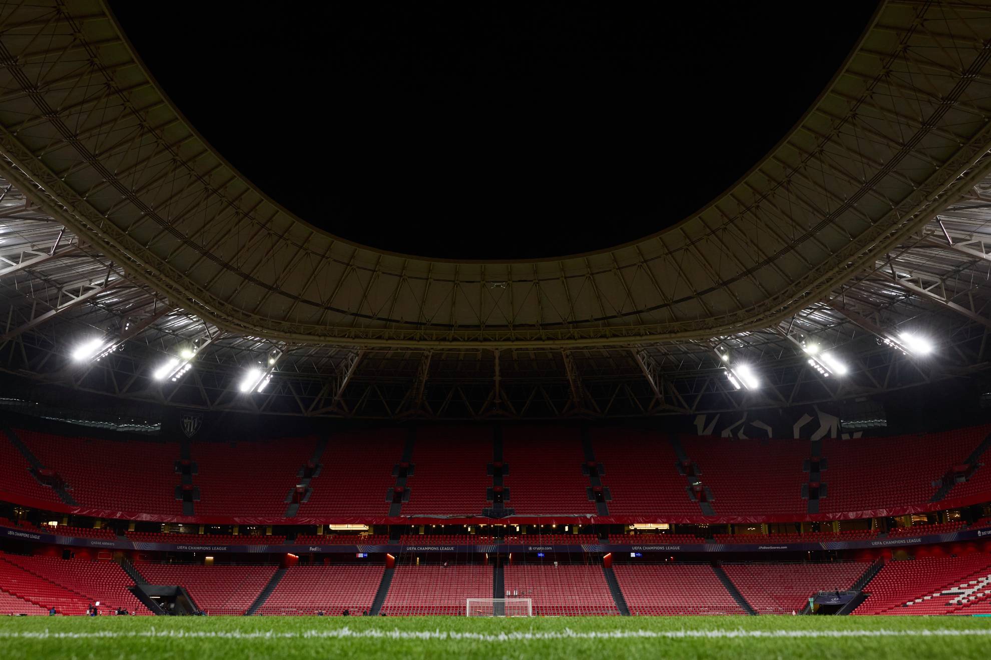 صورة لملعب سان ماميس قبل ساعات من المباراة