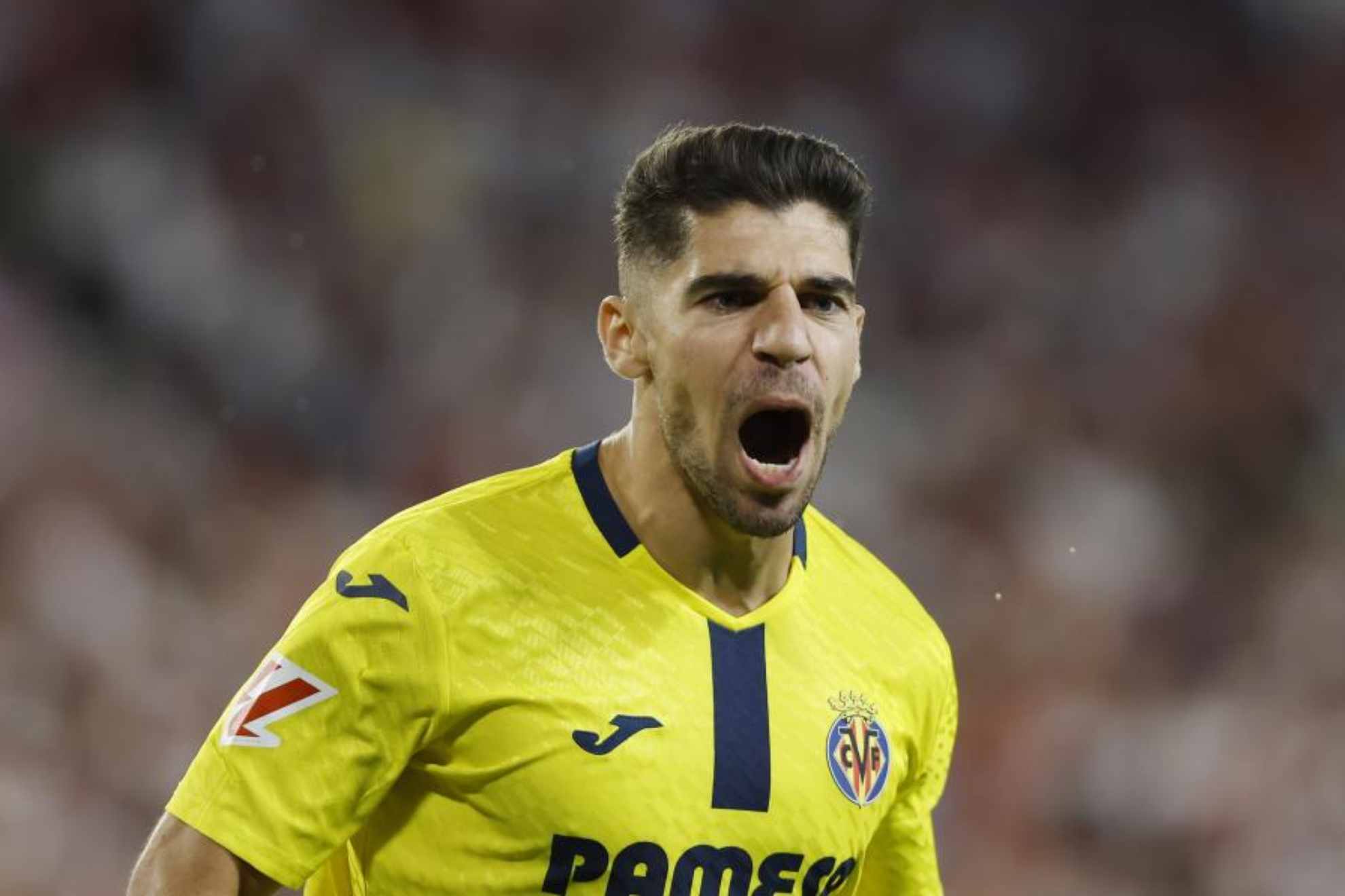 مانور سولومون في مباراة مع فياريال