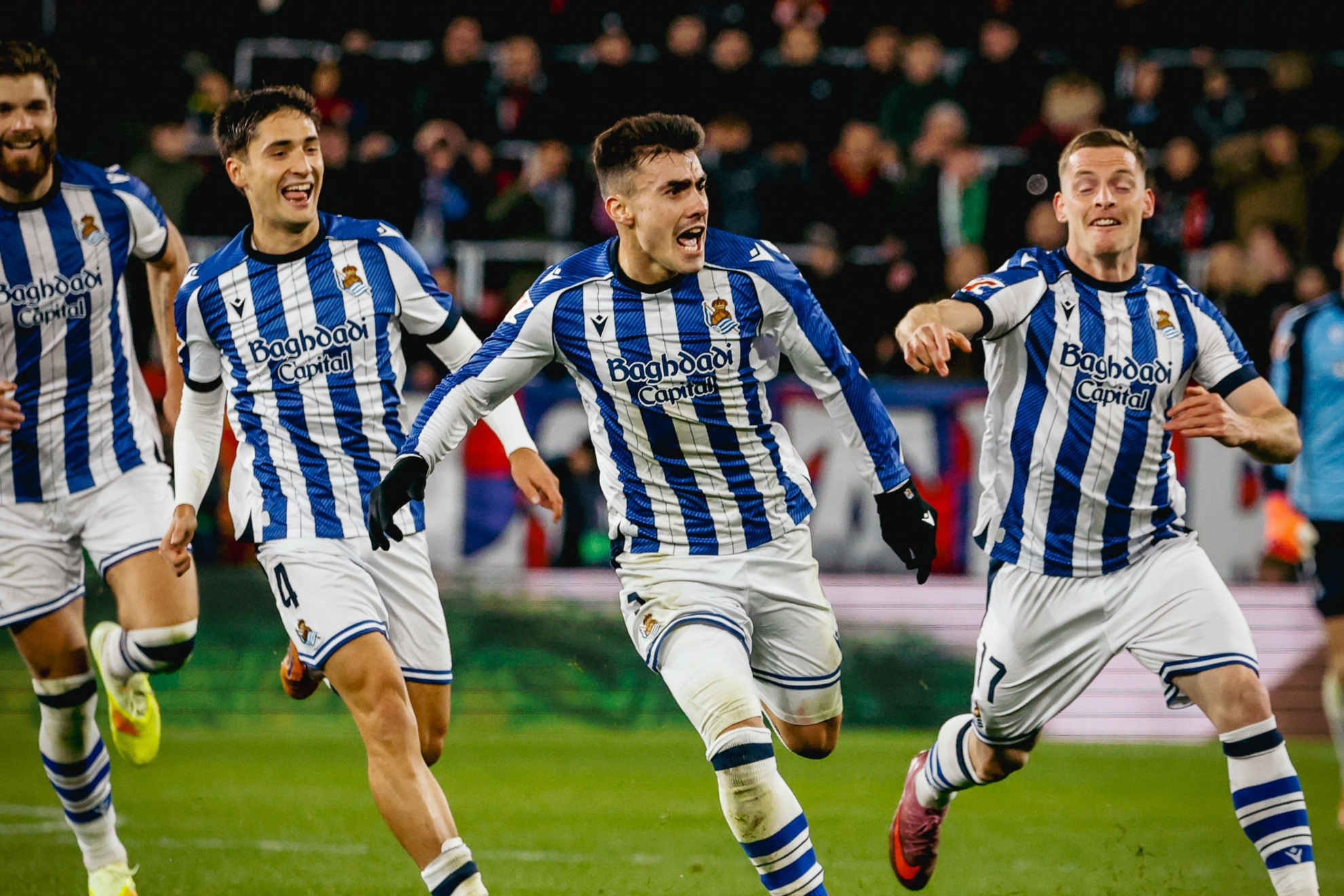 أندر بارينيتكسا يحتفل بهدفه الرائع ضد أوساسونا من منتصف الملعب